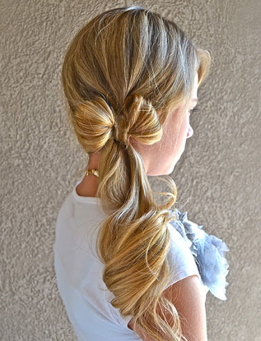 Foto gaya rambut untuk 1 September untuk gadis kecil