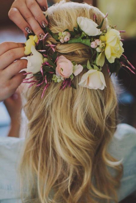 Свадбене фризуре са цвећем