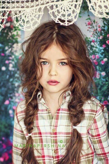 Kızlar için ilginç saç modelleri: fotoğraf