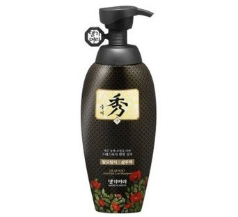 Sampon hajhullás ellen Camellia olaj alapján Daeng Gi Meo Ri Dlae Soo hajhullás elleni sampon