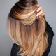 Cắt tóc nhiều lớp cho tóc trung bình: xu hướng thời trang 2020-2021