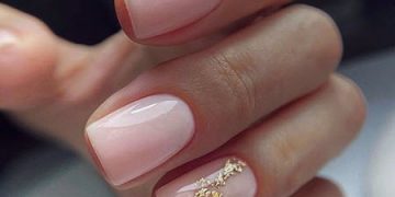 Photo of nail design with gold for short nails